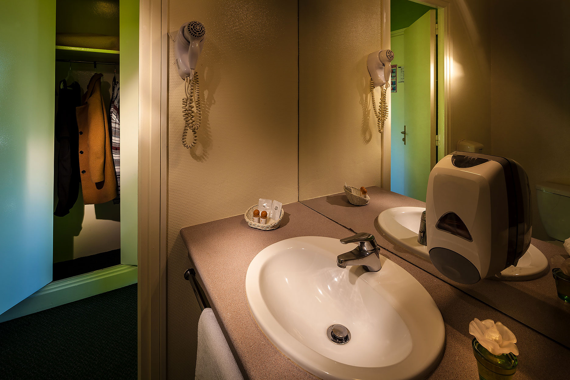 Intérieur de la chambre Granny, salle de bains et toilette.