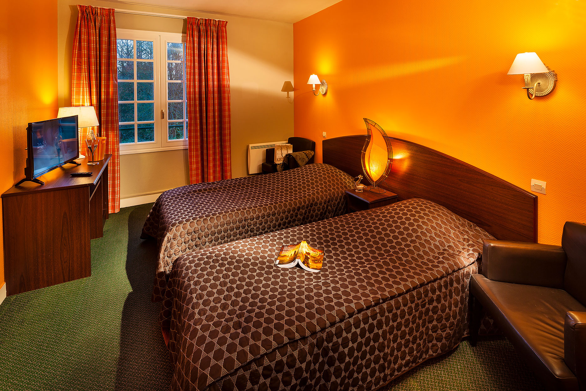 Intérieur de la chambre d'hôte Agrume, 2 lits simple.